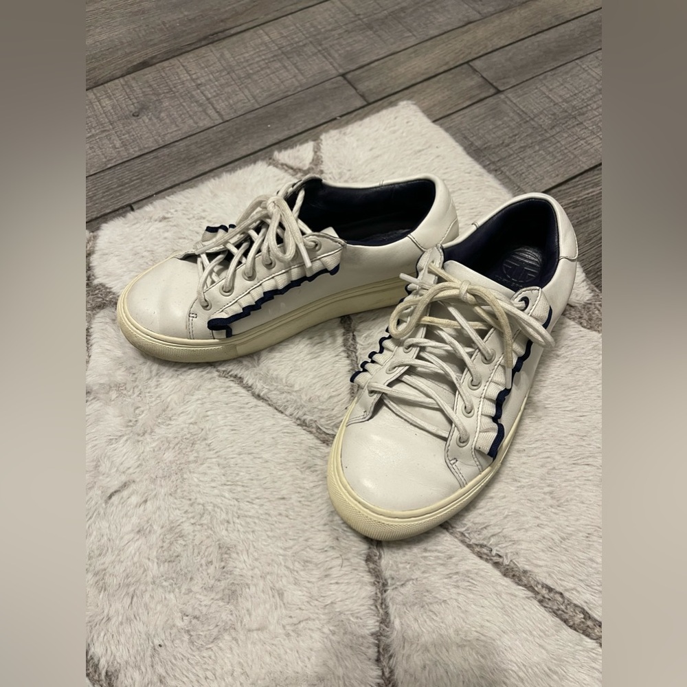 Tory Sport ruffle accent low top sneakers size 6